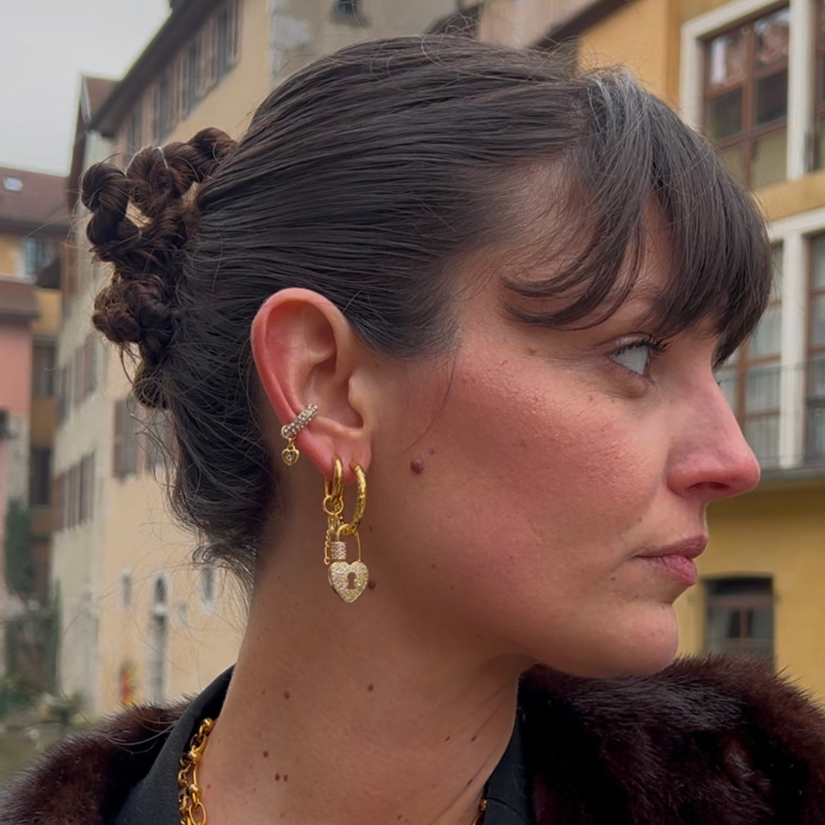 Lovely earcuff